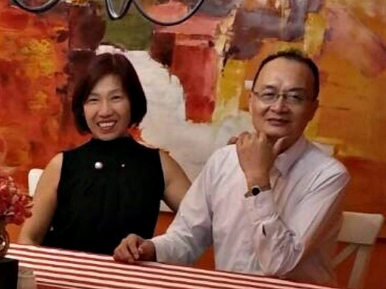 鄭振宏與妻子林育存、兩個女兒，全家因著「懷相」課程信主，如今積極為主傳福音。（圖／鄭振宏、林育存夫婦提供）