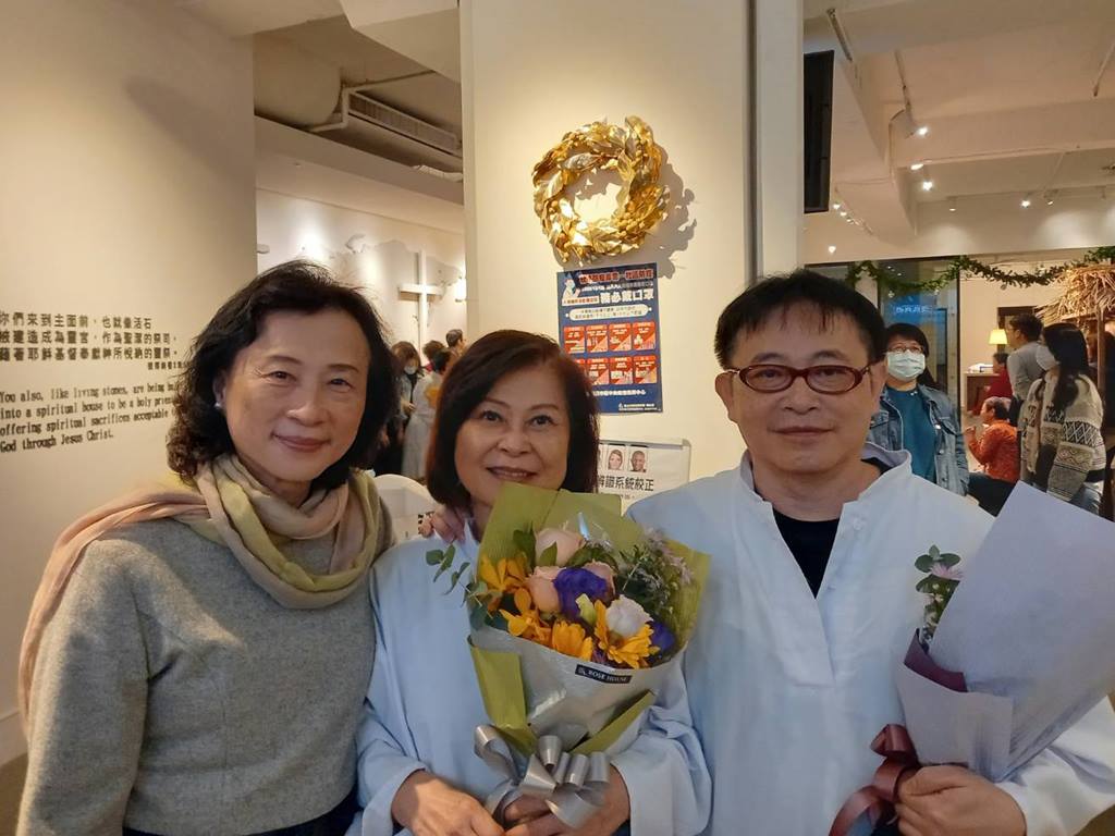 瑪莉師母見證一對一授課懷相學員受洗信主。（圖／從懷疑到相信　提供）