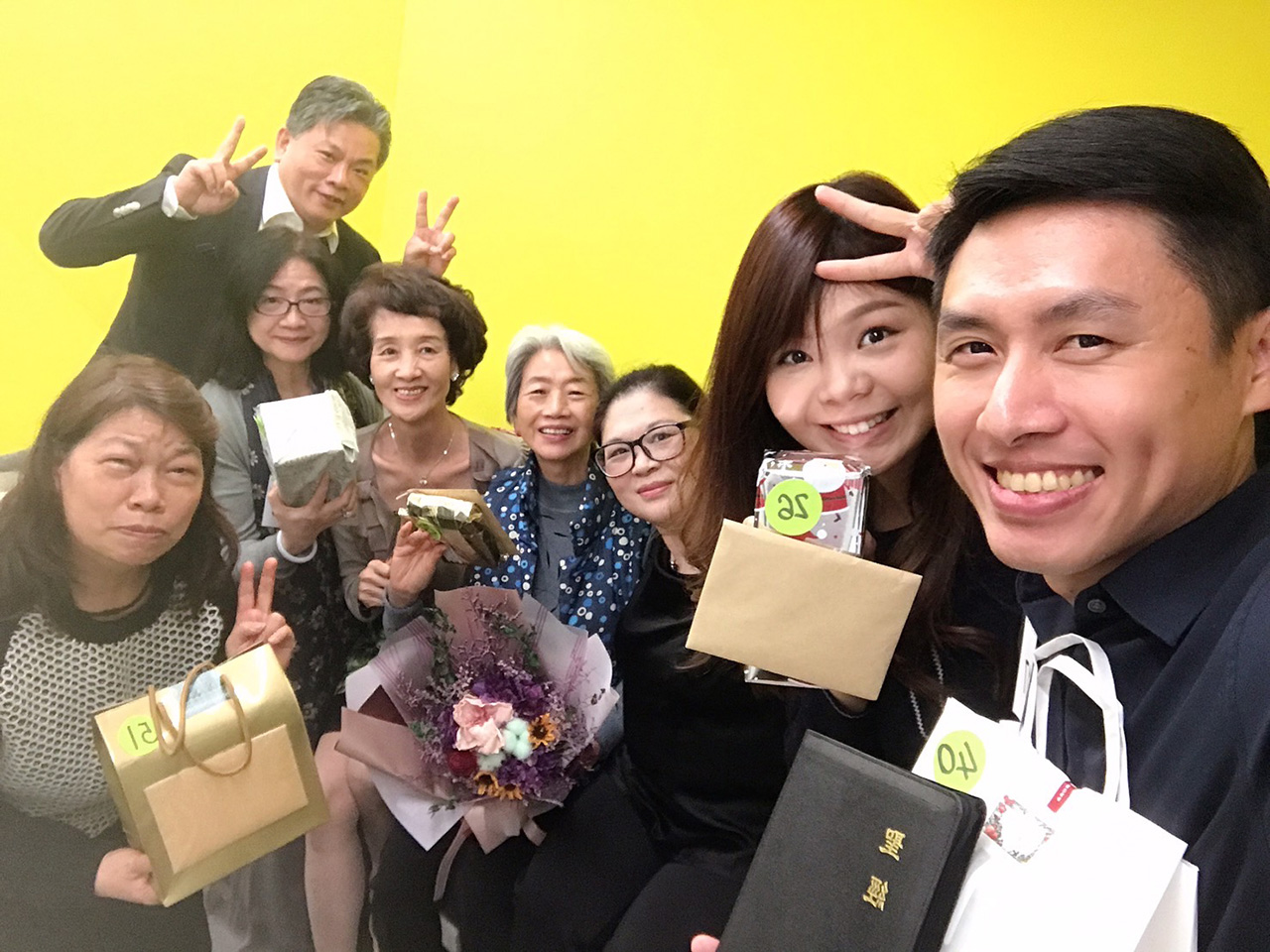 右一: 謝宗孝弟兄受洗(我對課)當年聖誕節受洗。後來成為我的女婿。(圖/程淑貞提供)
